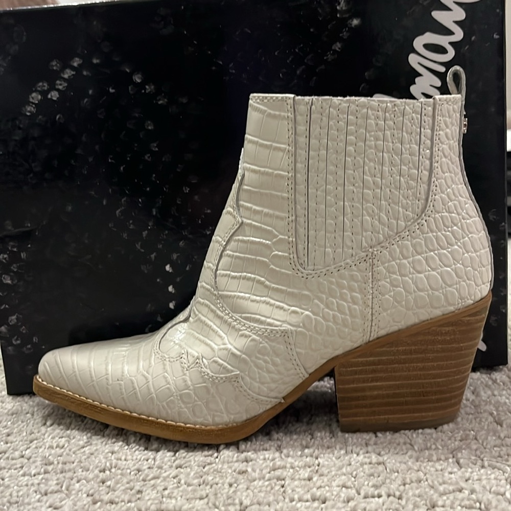 Sam Edelman Winona short cowboy boot